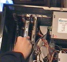 Instalando la tarjeta en una ranura PCI